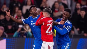 Lire la suite à propos de l’article Real-Benfica: « Les insultes homophobes sont tout aussi graves », Courtois dézingue la défense supposée de Prestianni, accusé de propos racistes