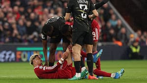 Lire la suite à propos de l’article « C&rsquo;est dur, peut-être même injuste »: les premiers mots d&rsquo;Ekitiké après sa terrible blessure au tendon d&rsquo;Achille