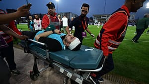 Lire la suite à propos de l’article Envahissement de terrain, jets de chaises, bagarre: chaos au Maroc lors de la demi-finale de Coupe de la CAF