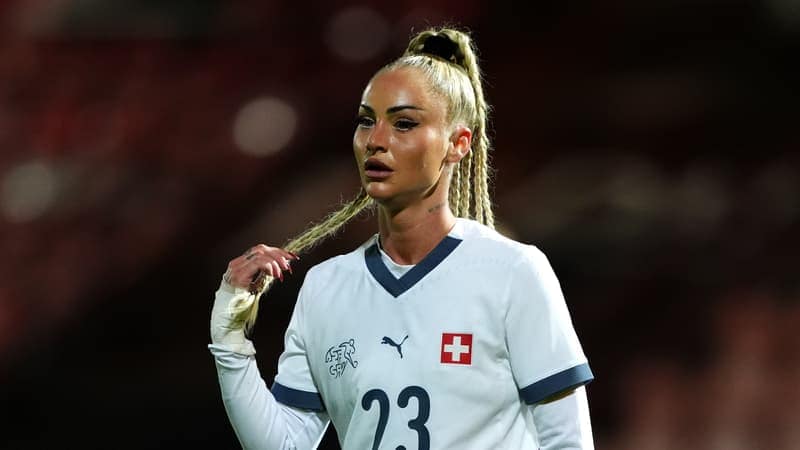 You are currently viewing « Ils pensent que je m’entraîne et que je rentre chez moi pour faire des vidéos TikTok »: la réponse sèche d&rsquo;Alisha Lehmann à ses détracteurs