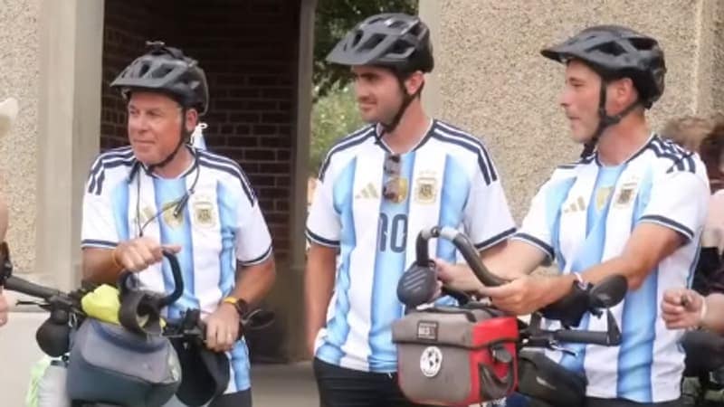 You are currently viewing « Les gens disent qu’on est fou », l&rsquo;immense défi de trois fans argentins qui ont fait 17.000km à vélo pour rencontrer Messi